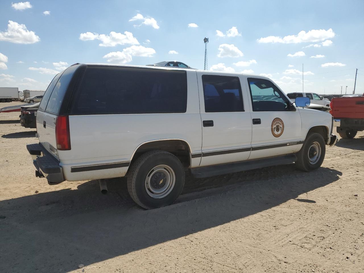1998 Chevrolet Suburban VIN 1GNGC26R5WJ371236 Copart auction photo, front end damage thumbnail 3