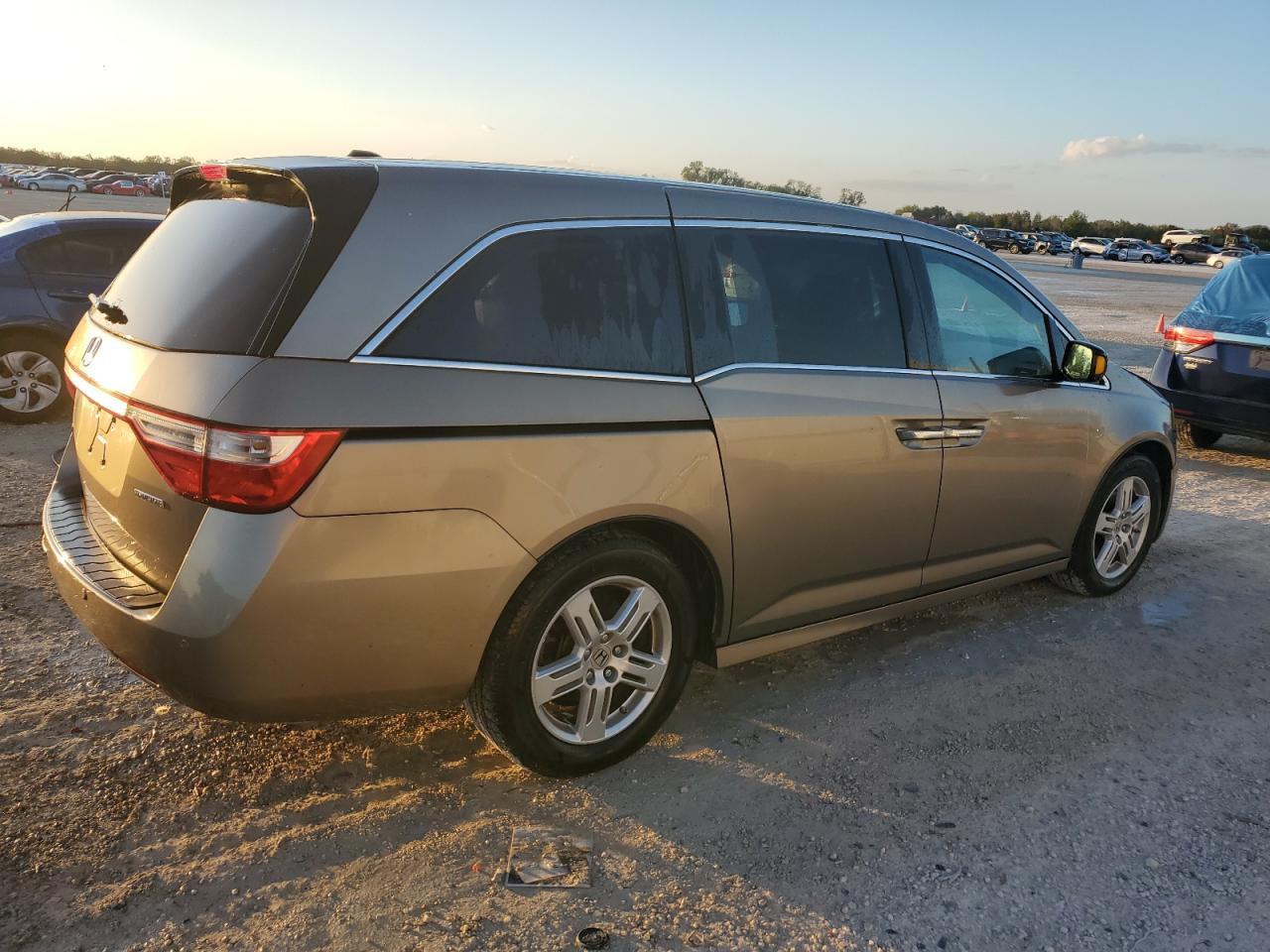 2013 Honda Odyssey VIN 5FNRL5H98DB073123 Copart auction photo, front end damage thumbnail 3