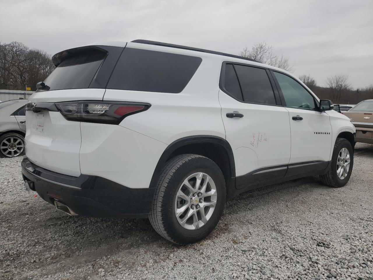 2020 Chevrolet Traverse VIN 1GNERKKW8LJ188121 Copart auction photo, front end / side damage thumbnail 3