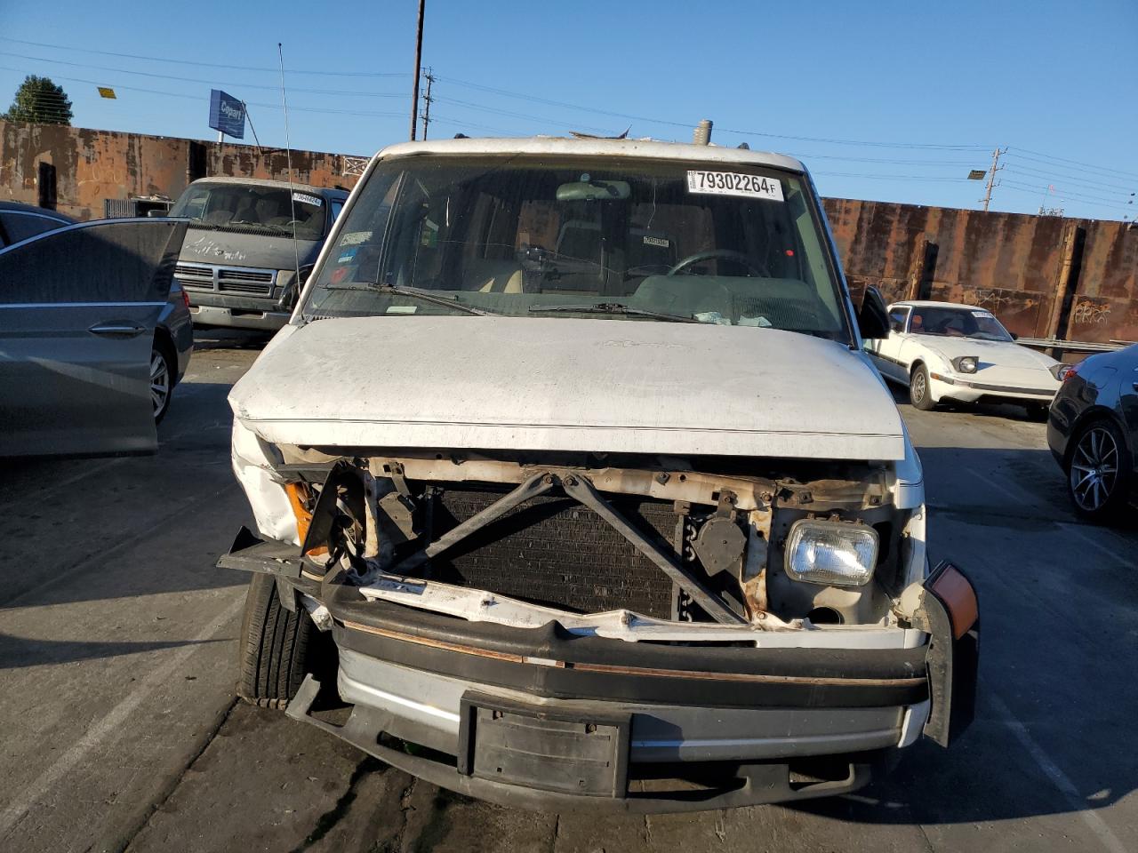 1990 Chevrolet Astro VIN 1GNDM15Z4LB159994 Copart auction photo, all over damage thumbnail 5