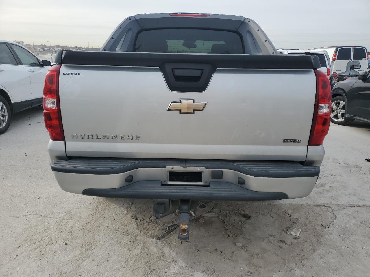 2011 Chevrolet Avalanche VIN 3GNMCEE06BG126464 Copart auction photo, minor dent/scratches damage thumbnail 6
