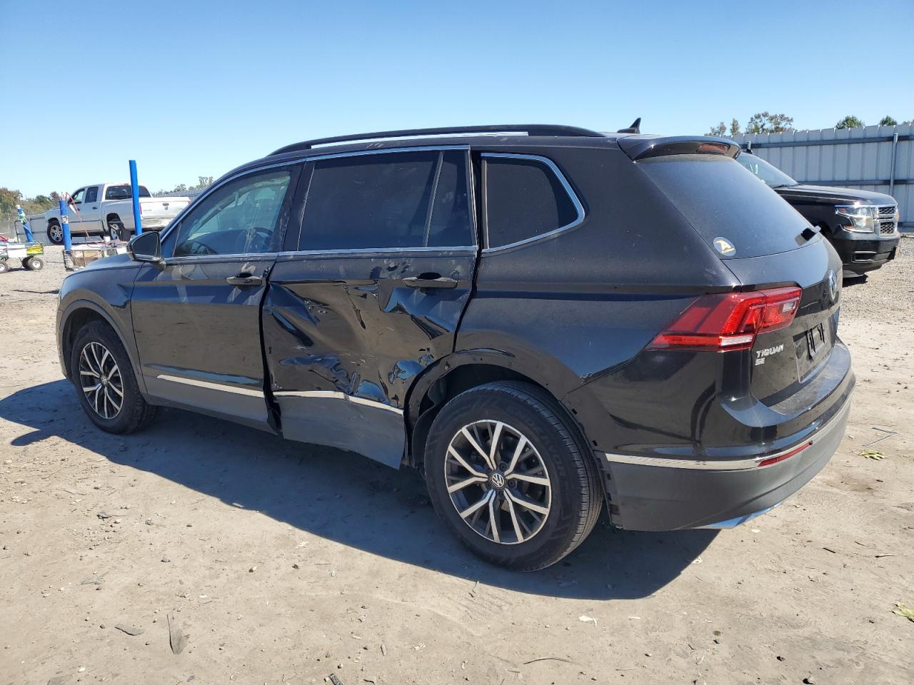 2020 Volkswagen Tiguan VIN 3VV2B7AX7LM037797 Copart auction photo, side / rear end damage thumbnail 2