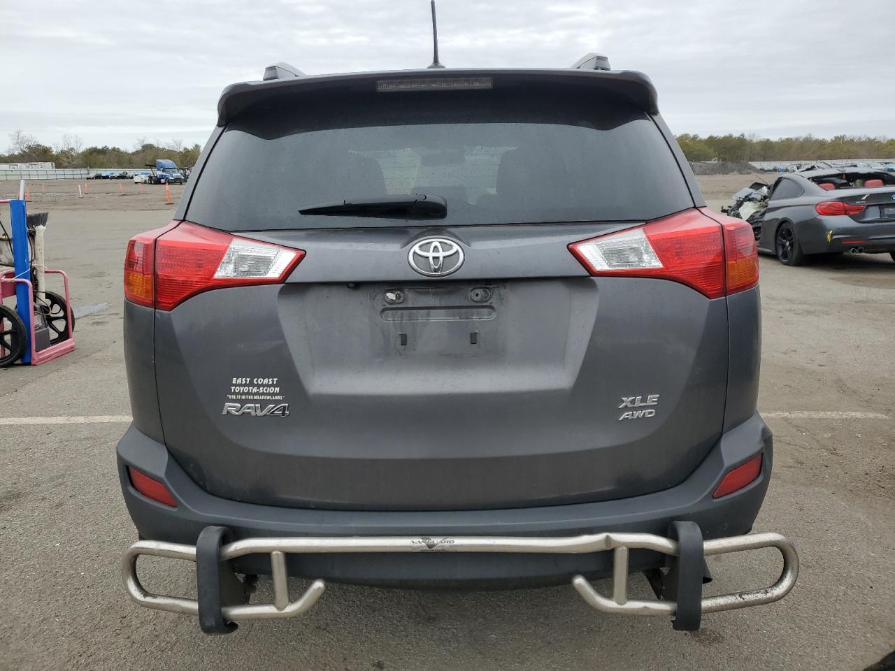 2015 Toyota RAV 4 VIN 2T3RFREV2FW350247 Copart auction photo, front end / minor dent/scratches damage thumbnail 6
