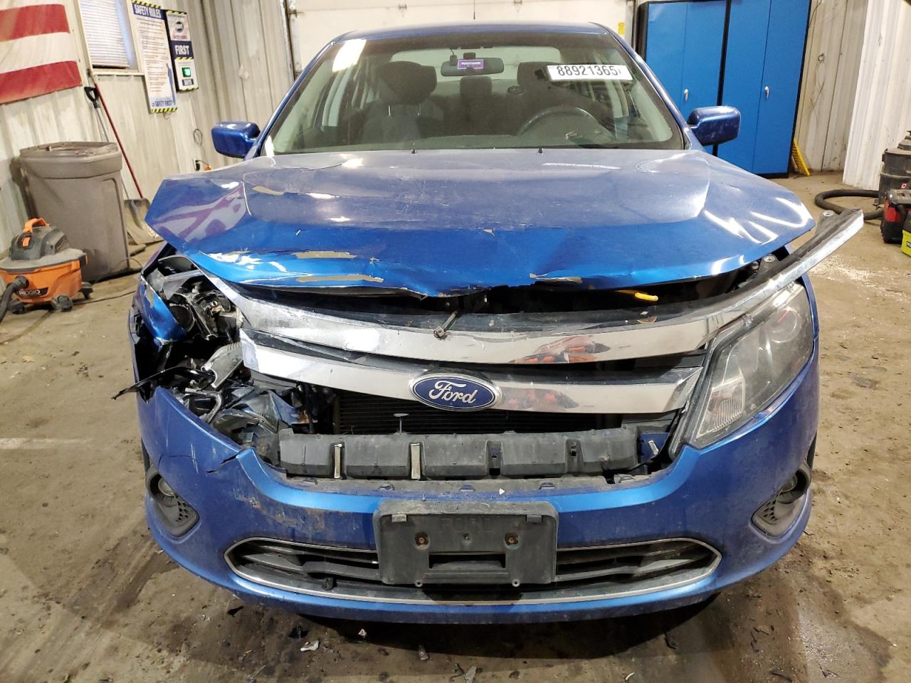 2011 Ford Fusion VIN 3FAHP0HG9BR180829 Copart auction photo, front end / minor dent/scratches damage thumbnail 5