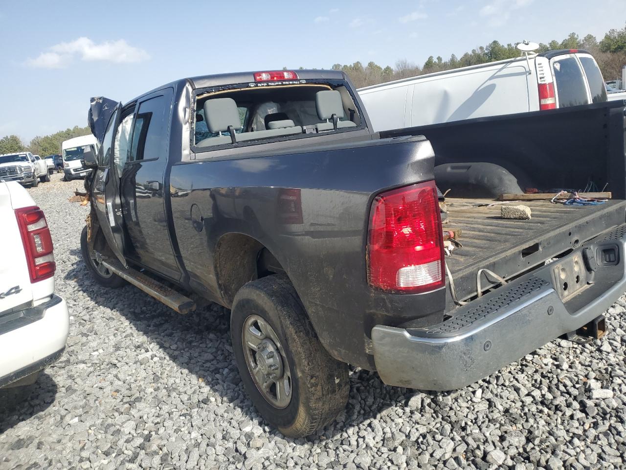 2018 RAM 2500 VIN 3C6UR5CL9JG327382 Copart auction photo, front end damage thumbnail 2