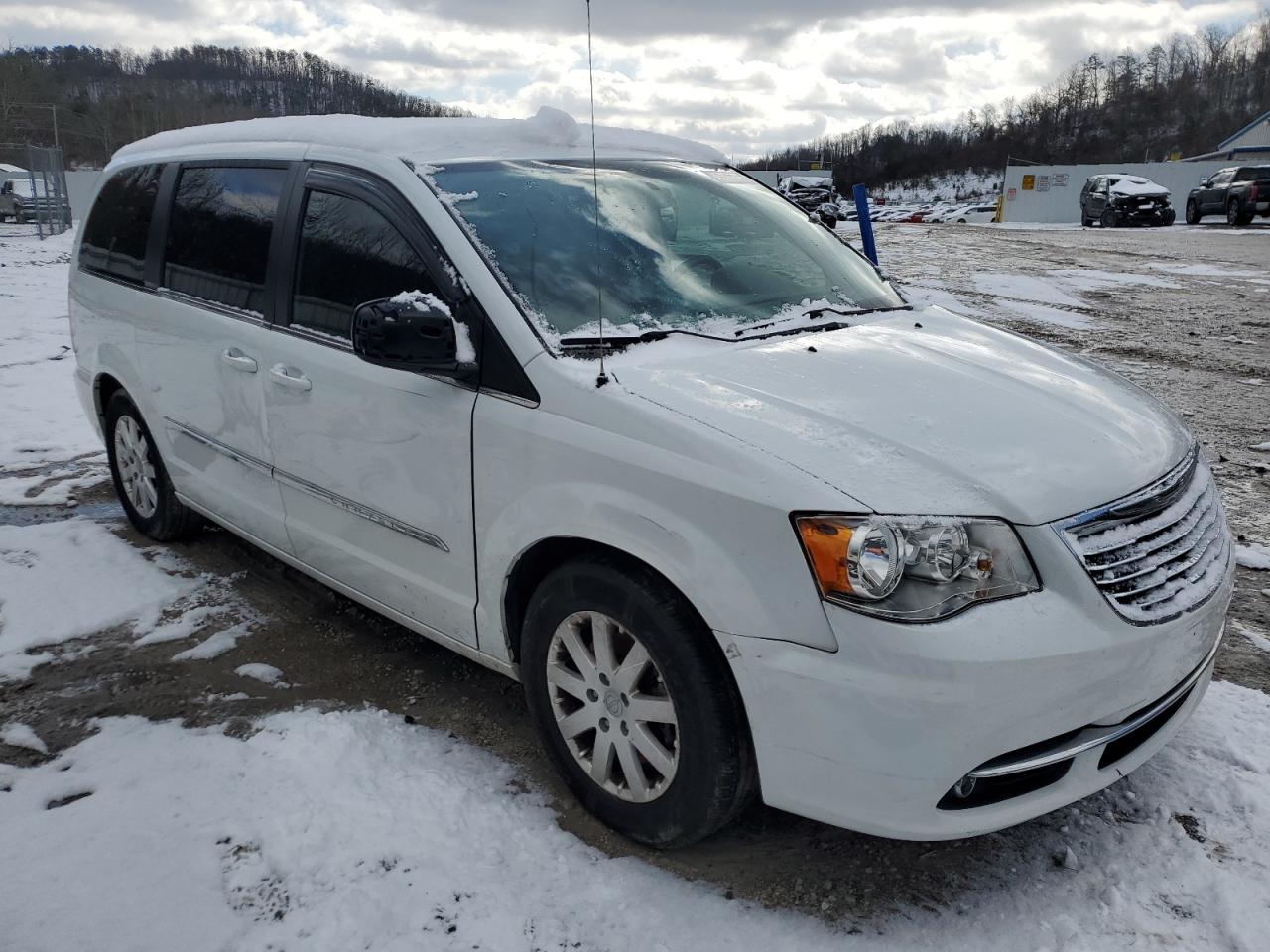 2016 Chrysler Town & Country VIN 2C4RC1BG3GR230226 Copart auction photo, front end / side damage thumbnail 4