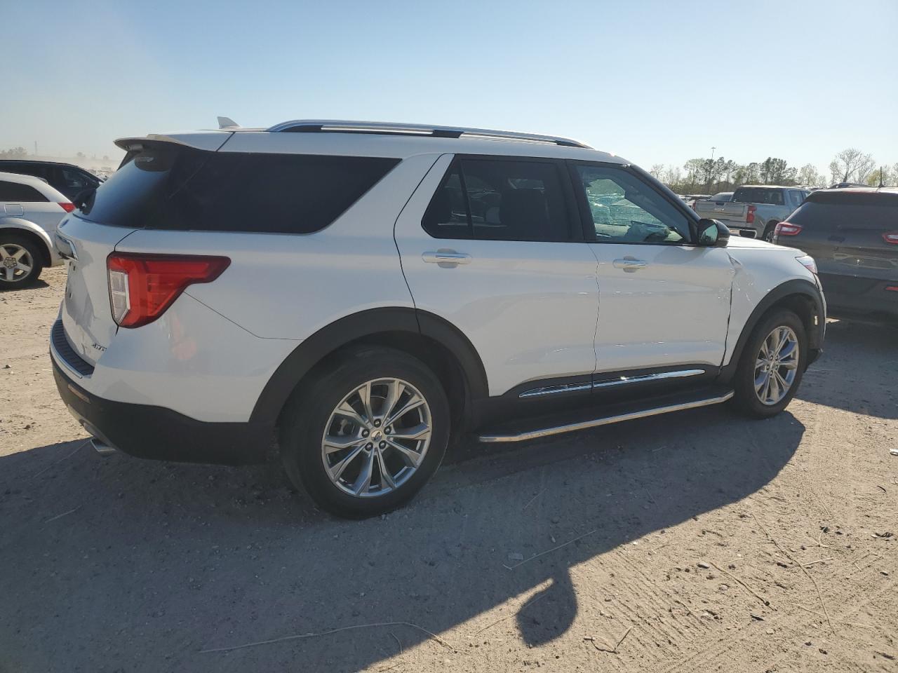 2021 Ford Explorer VIN 1FMSK8FH8MGA56632 Copart auction photo, front end / minor dent/scratches damage thumbnail 3