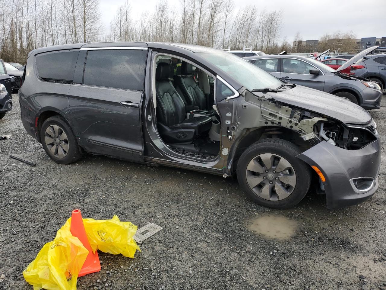 2018 Chrysler Pacifica VIN 2C4RC1N72JR237624 Copart auction photo, all over damage thumbnail 4