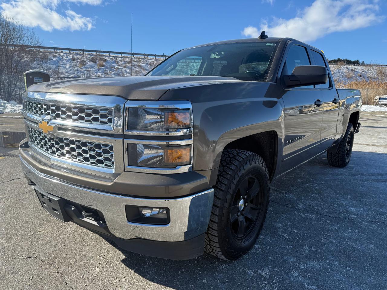 2015 Chevrolet Silverado VIN 1GCVKREH0FZ160449 Copart auction photo, normal wear / minor dent/scratches damage thumbnail 2