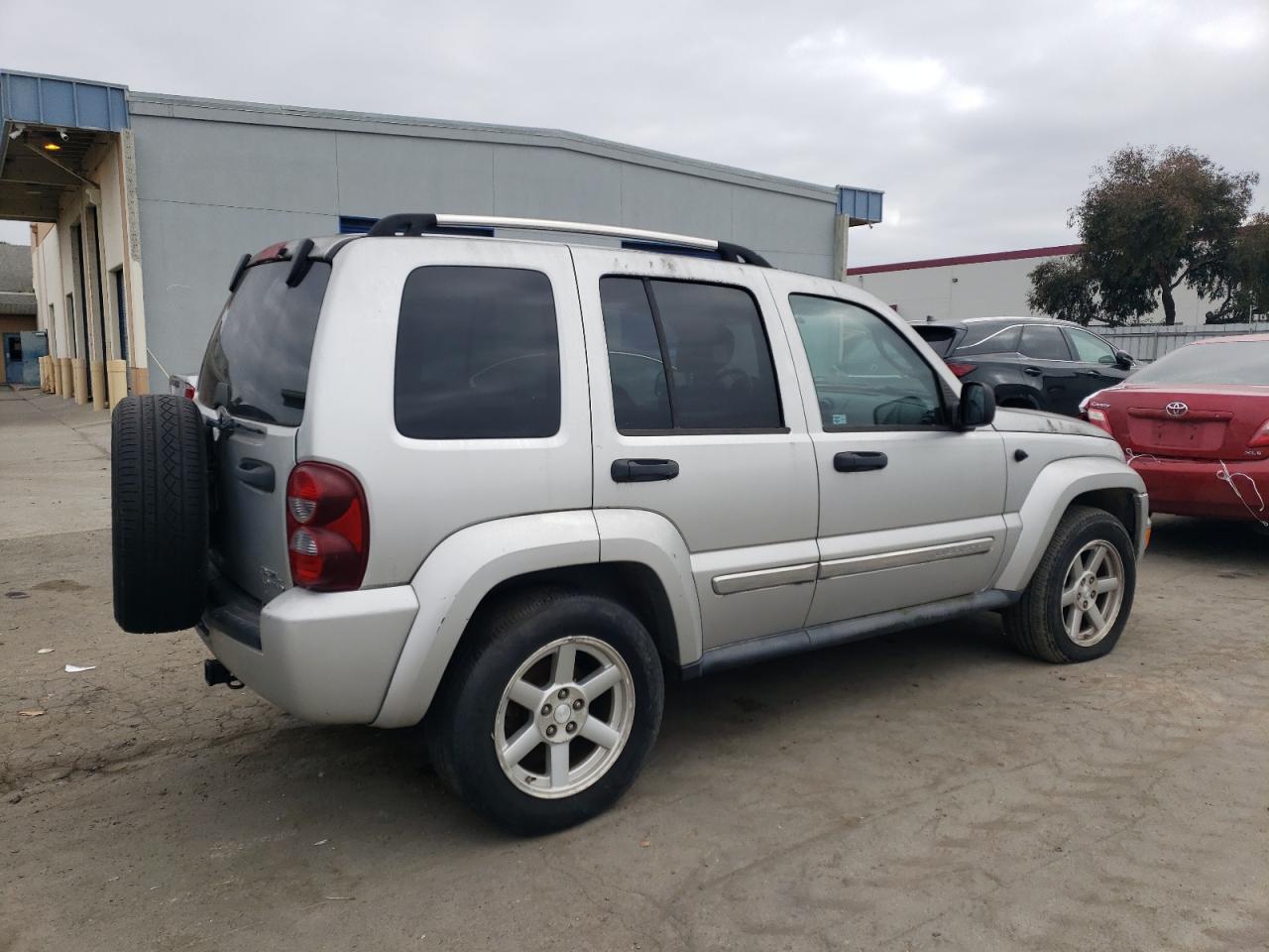 2007 Jeep Liberty (North America) VIN 1J4GL58K97W693550 Copart auction photo, minor dent/scratches damage thumbnail 3