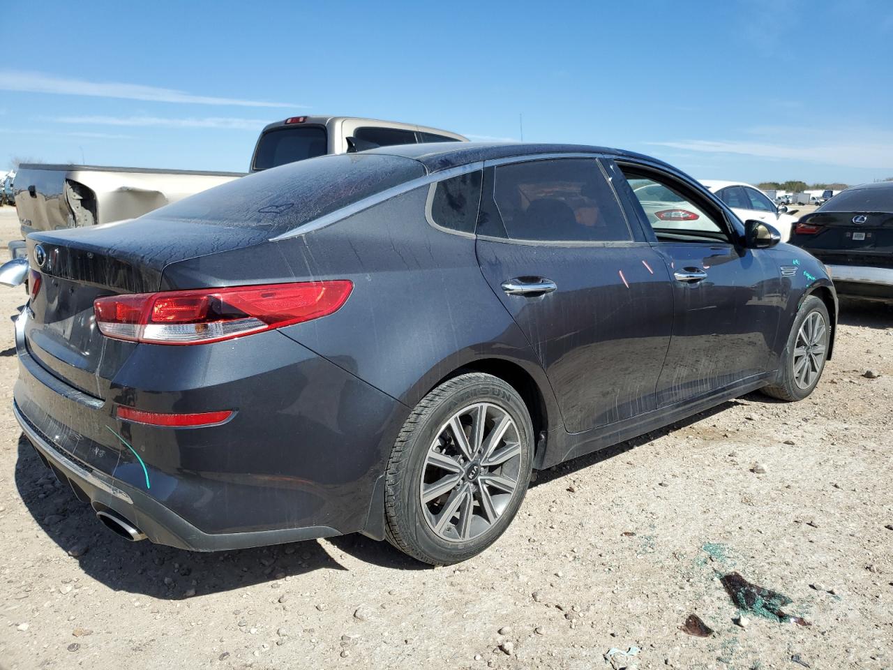 2019 KIA Optima VIN 5XXGT4L34KG330552 Copart auction photo, vandalism / minor dent/scratches damage thumbnail 3