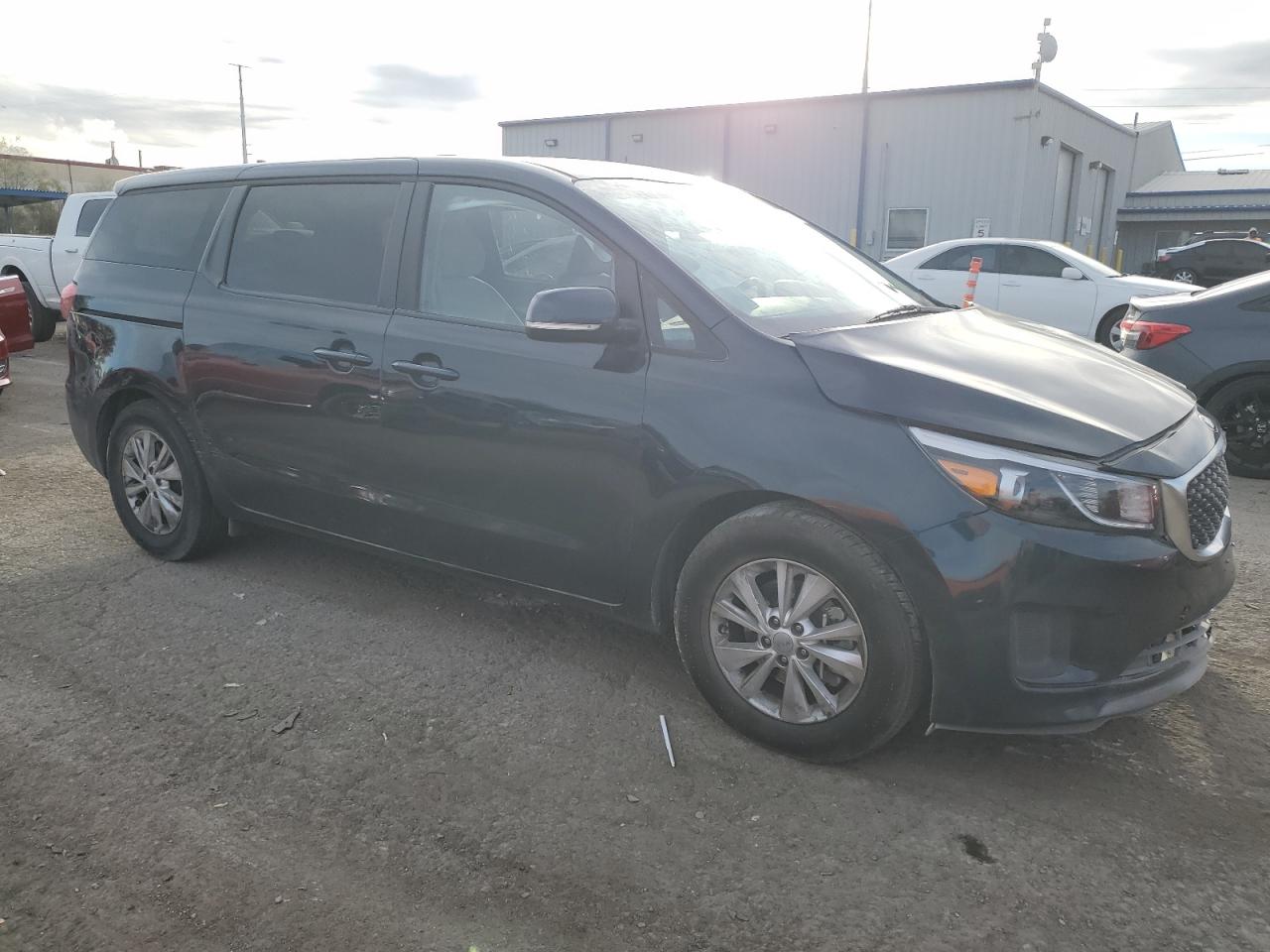 2017 KIA Sedona VIN KNDMB5C18H6244792 Copart auction photo, all over damage thumbnail 4