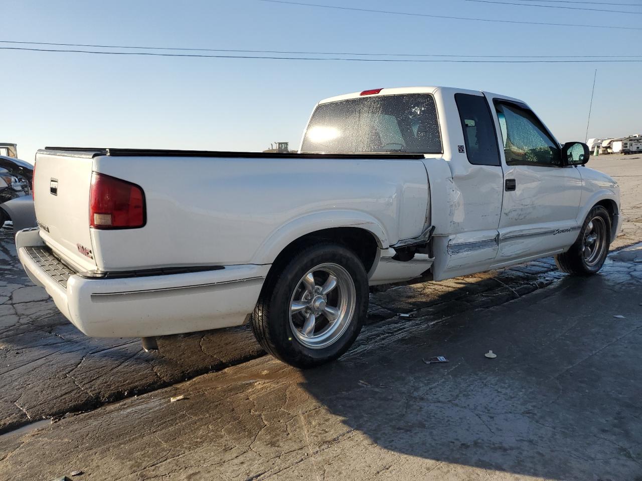 1999 GMC Sonoma VIN 1GTCS19X7X8517465 Copart auction photo, side damage thumbnail 3