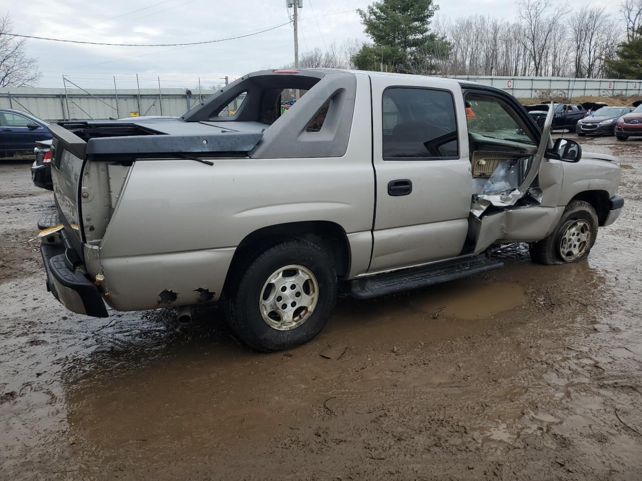 2005 Chevrolet Avalanche VIN 3GNEC12Z25G291738 Copart auction photo, all over damage thumbnail 3
