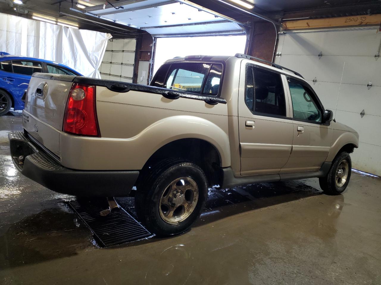 2005 Ford Explorer VIN 1FMZU77K65UB81029 Copart auction photo, front end / side damage thumbnail 3