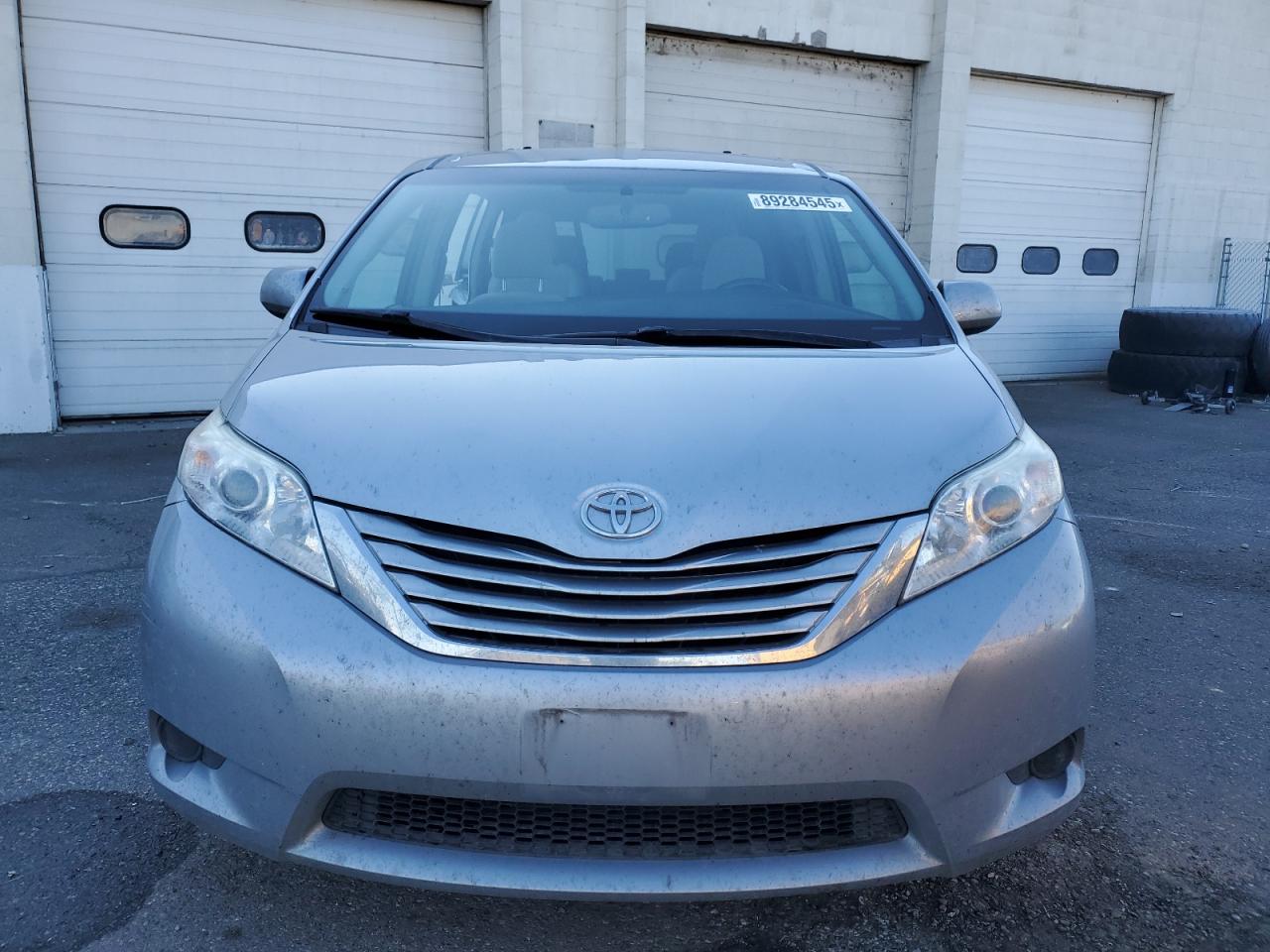 2017 Toyota Sienna VIN 5TDJZ3DC0HS177477 Copart auction photo, side / rear end damage thumbnail 5