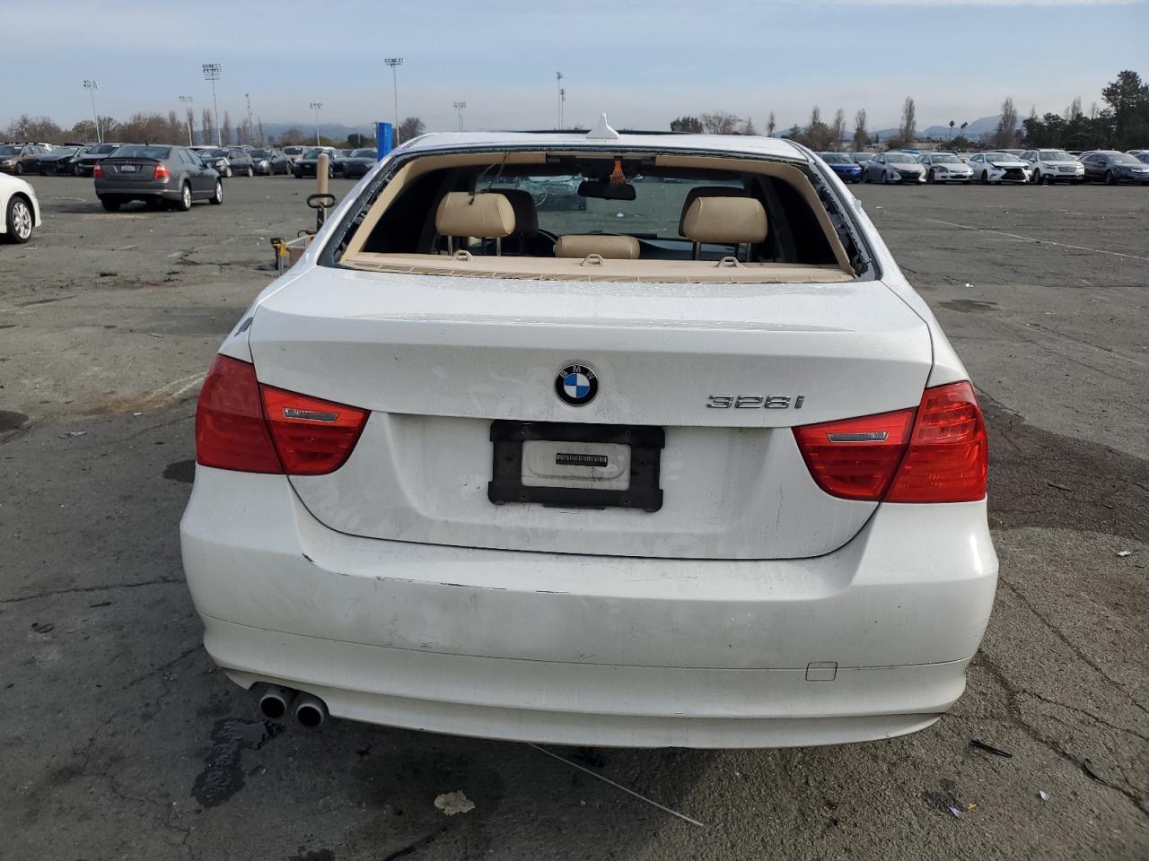 2009 BMW 3er VIN WBAPH57589NL80272 Copart auction photo, vandalism / all over damage thumbnail 6