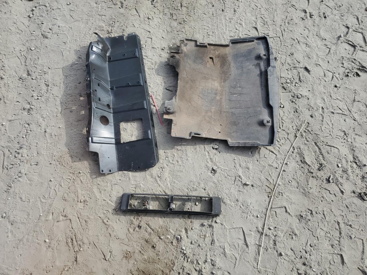 2003 Mercedes-Benz CLK-klasse VIN WDBLK65G03T130572 Copart auction photo, undercarriage / mechanical damage thumbnail 12