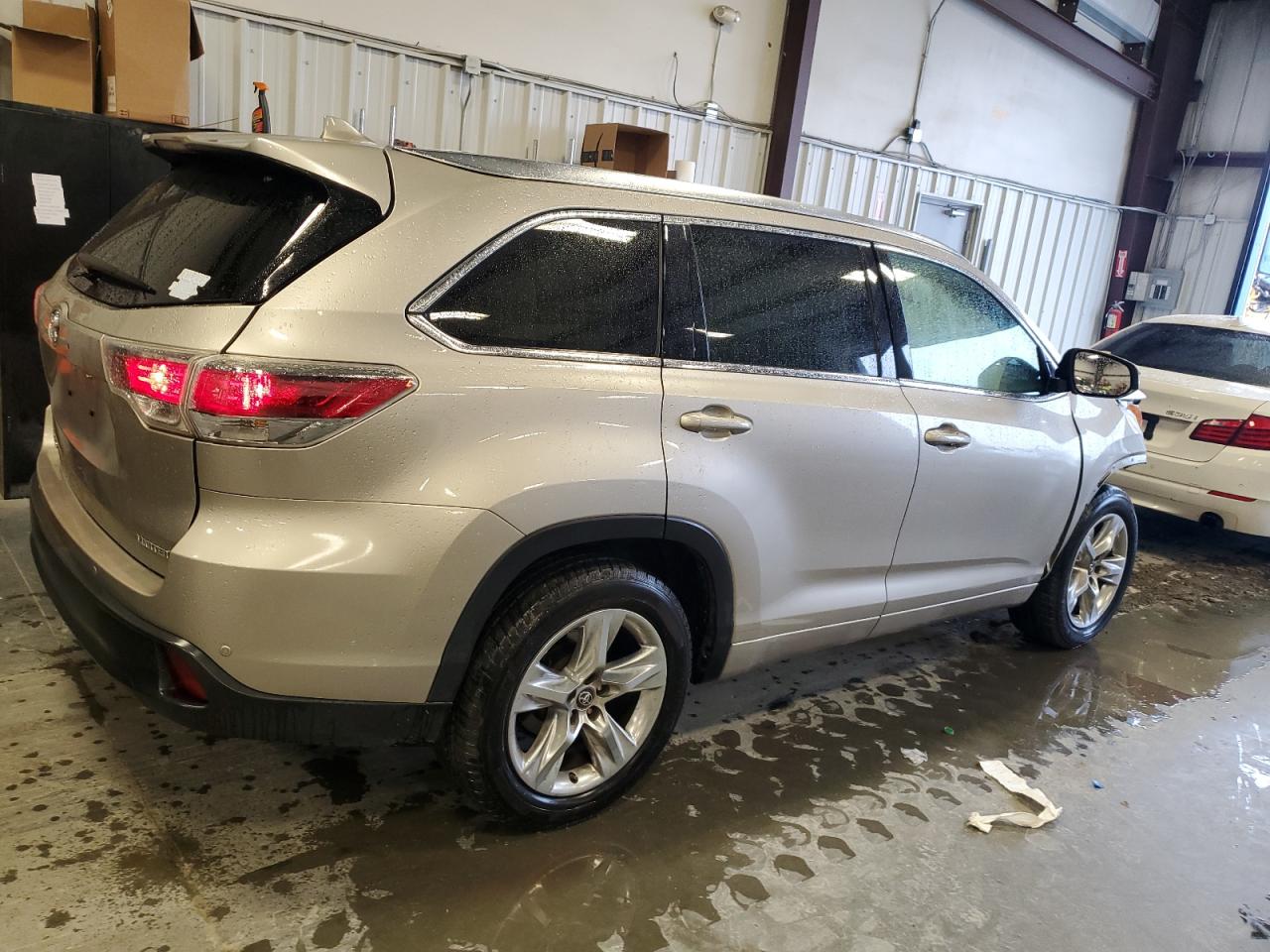 2016 Toyota Highlander VIN 5TDYKRFH1GS170924 Copart auction photo, front end damage thumbnail 3