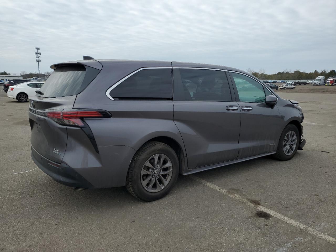 2021 Toyota Sienna VIN 5TDYRKEC8MS001892 Copart auction photo, front end / undercarriage damage thumbnail 3