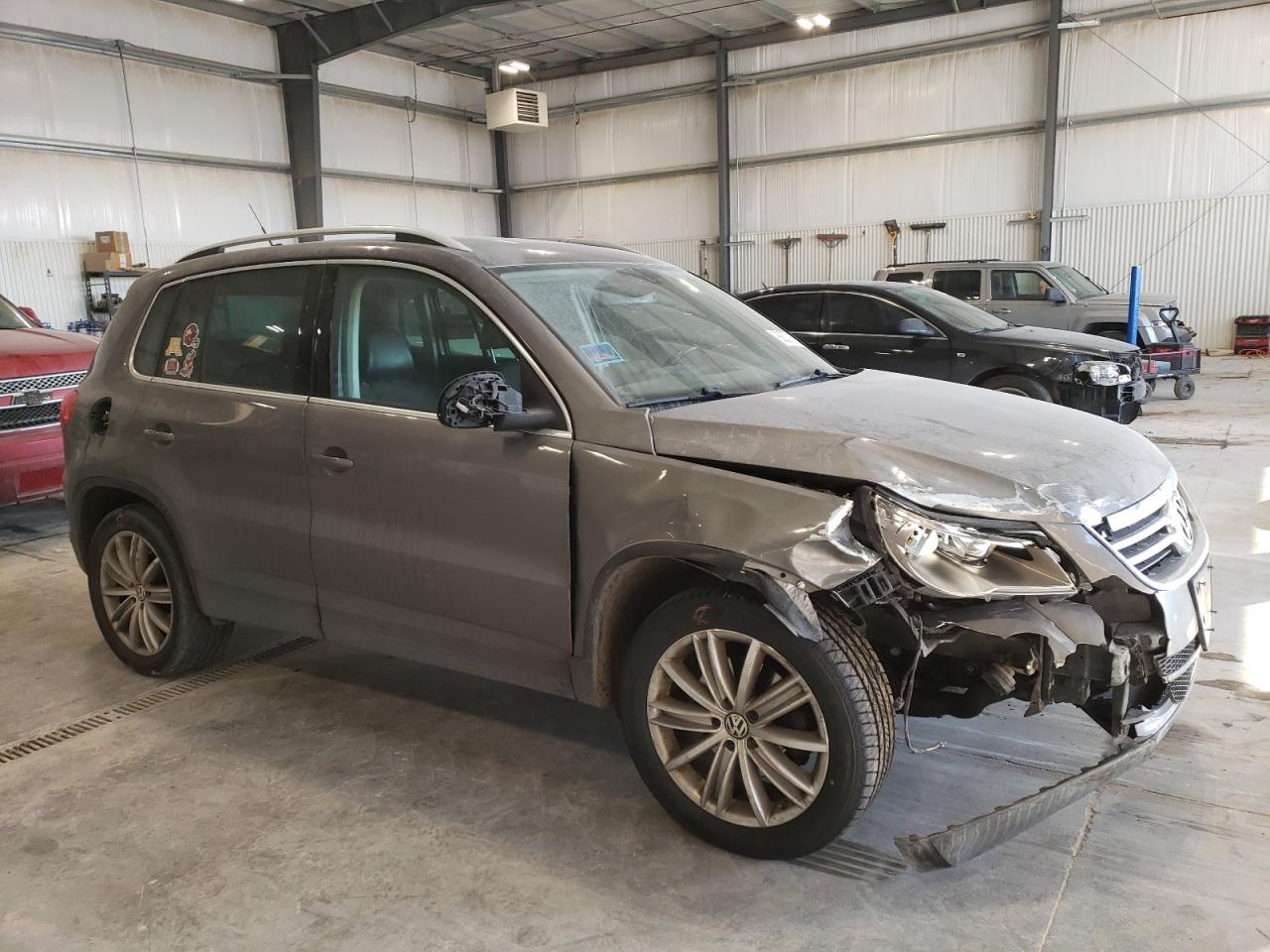 2010 Volkswagen Tiguan VIN WVGBV7AX4AW509100 Copart auction photo, all over damage thumbnail 4