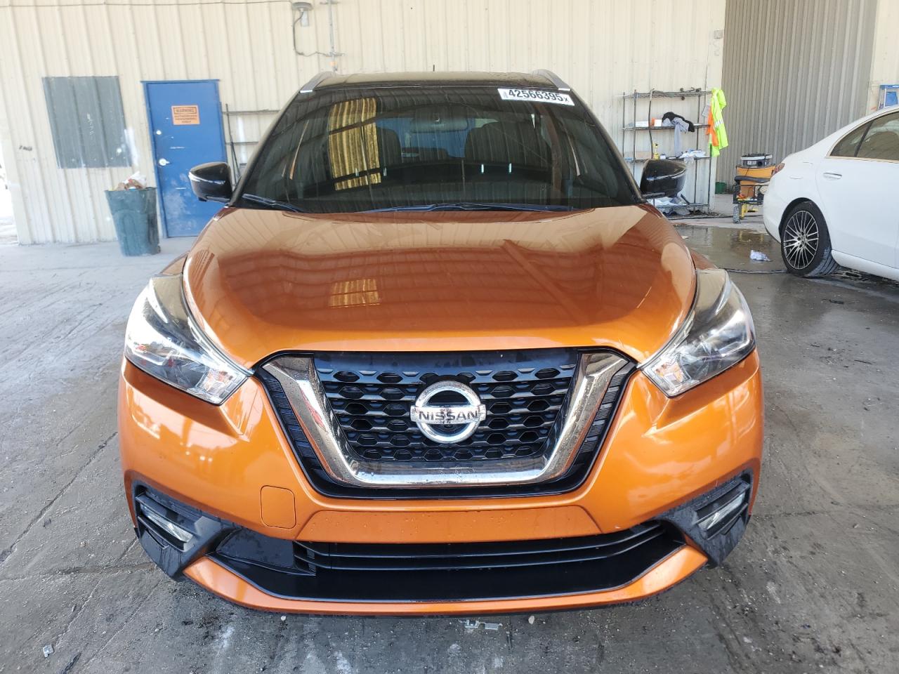 2019 Nissan Kicks VIN 3N1CP5CU2KL500268 Copart auction photo, all over damage thumbnail 5