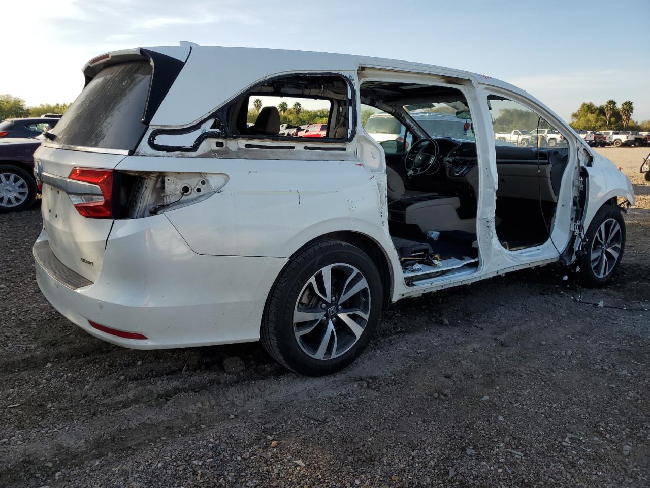 2018 Honda Odyssey VIN 5FNRL6H9XJB056597 Copart auction photo, all over damage thumbnail 3