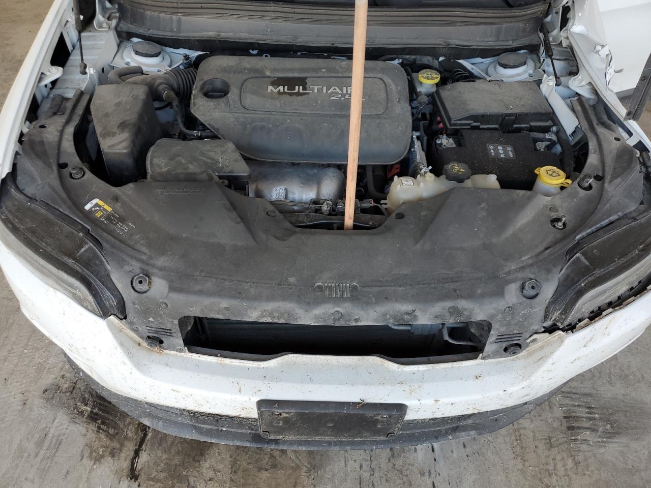 2019 Jeep Grand Cherokee VIN 1C4PJLCB2KD175646 Copart auction photo, front end / hail damage thumbnail 12