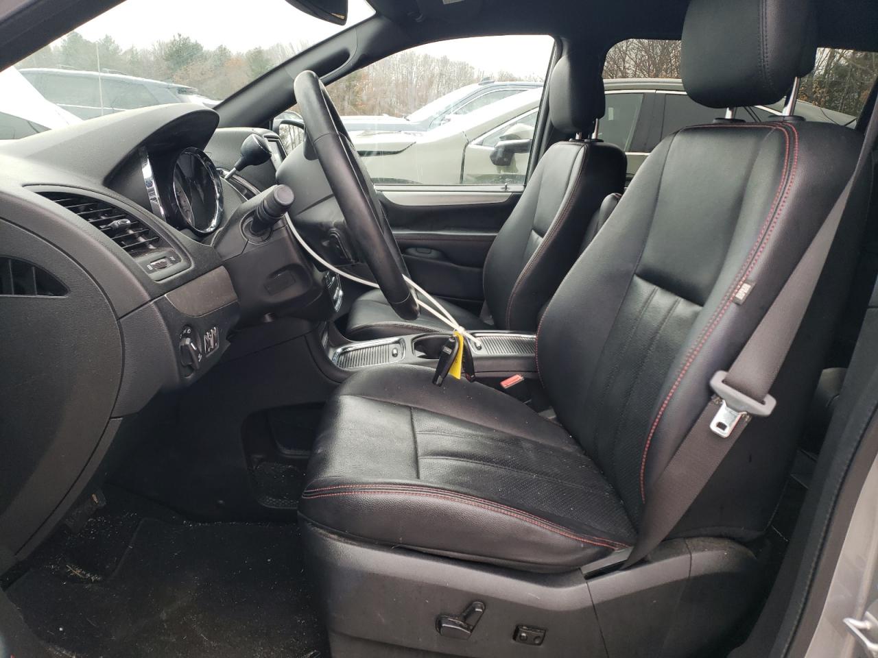 2019 Dodge Caravan VIN 2C4RDGEG5KR647593 Copart auction photo, front end / side damage thumbnail 7