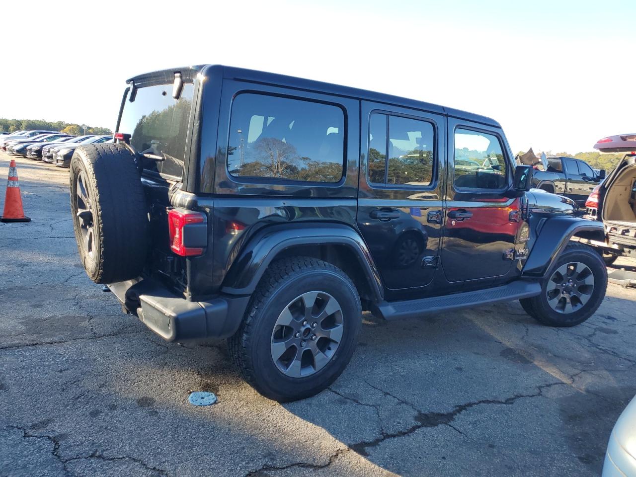 2019 Jeep Wrangler VIN 1C4HJXEG5KW680816 Copart auction photo, rear end damage thumbnail 3