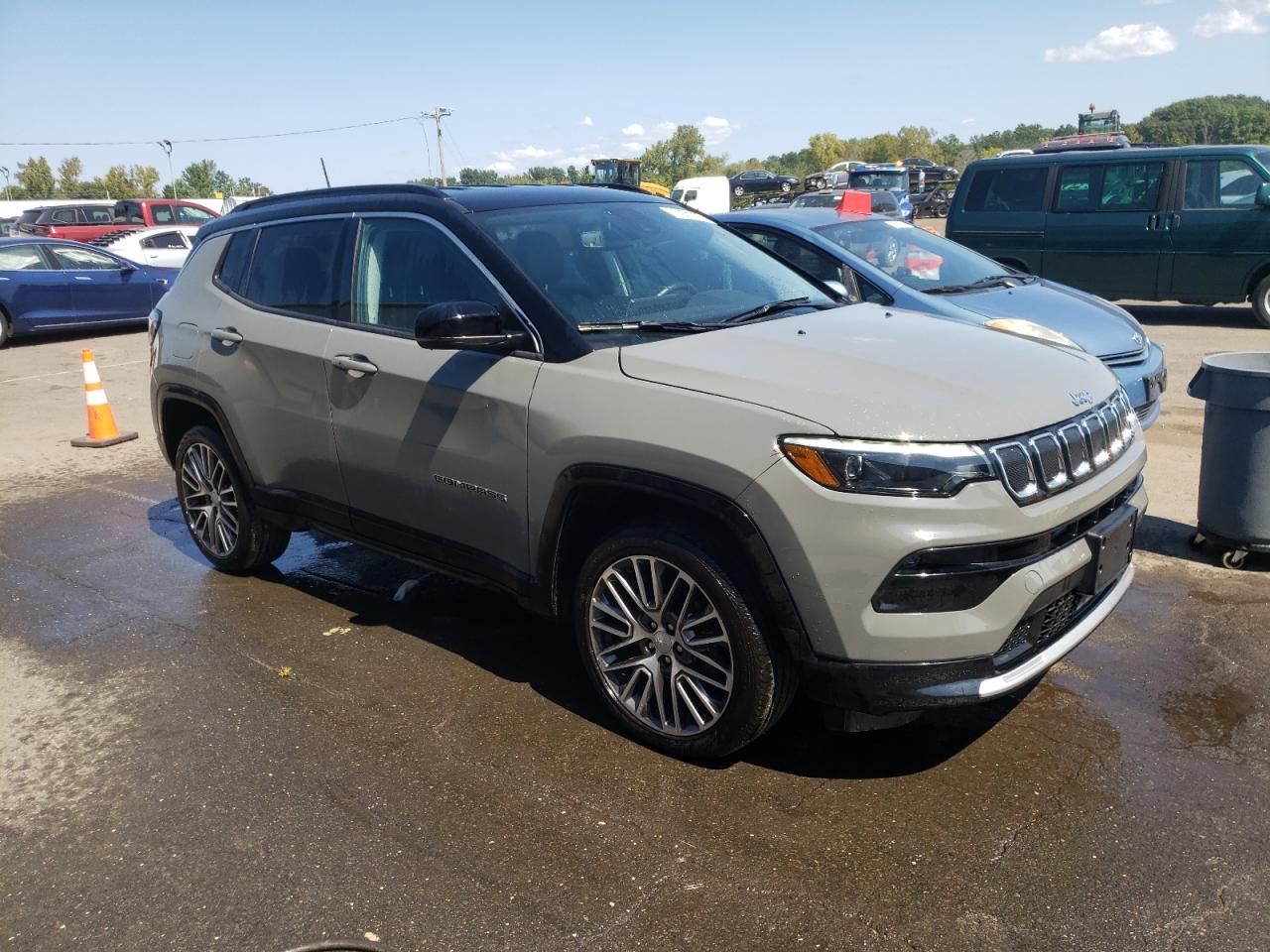 2022 Jeep Compass VIN 3C4NJDCB0NT195311 Copart auction photo, water/flood damage thumbnail 4