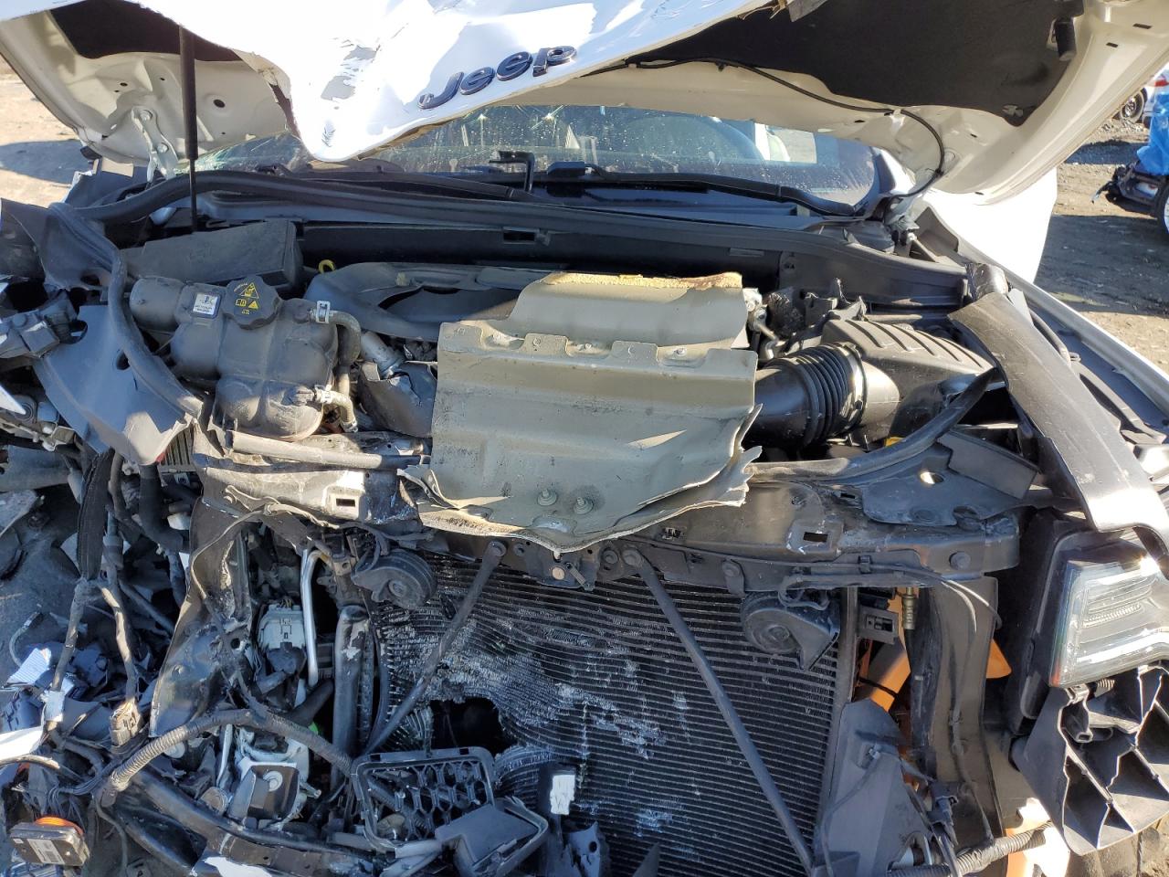 2018 Jeep Grand Cherokee VIN 1C4RJFCG2JC468618 Copart auction photo, front end / minor dent/scratches damage thumbnail 13