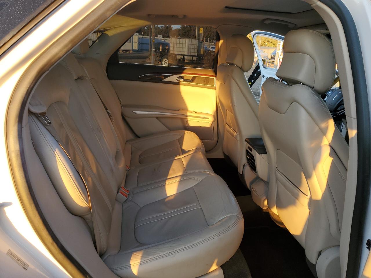 2016 Lincoln MKZ VIN 3LN6L2LUXGR615835 Copart auction photo, front end damage thumbnail 10