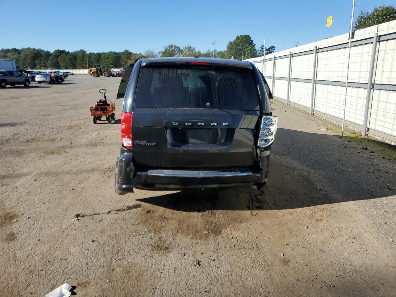2018 Dodge Caravan VIN 2C4RDGBG5JR162115 Copart auction photo, rear end / minor dent/scratches damage thumbnail 6