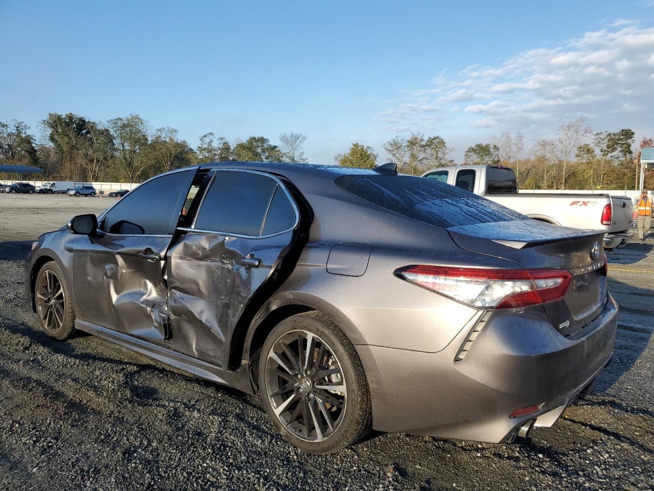 2019 Toyota Camry VIN 4T1B61HK7KU784672 Copart auction photo, side / minor dent/scratches damage thumbnail 2