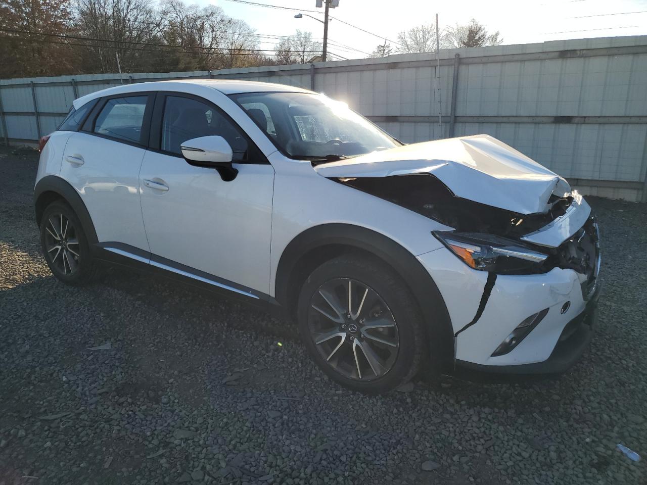 2016 Mazda CX-3 VIN JM1DKBD73G0123283 Copart auction photo, front end damage thumbnail 4