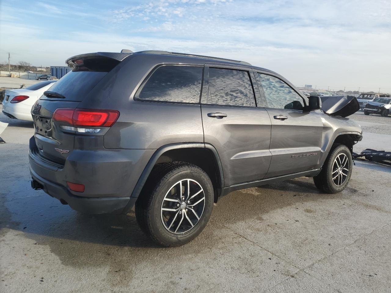 2018 Jeep Grand Cherokee VIN 1C4RJFLG8JC335698 Copart auction photo, front end / side damage thumbnail 3