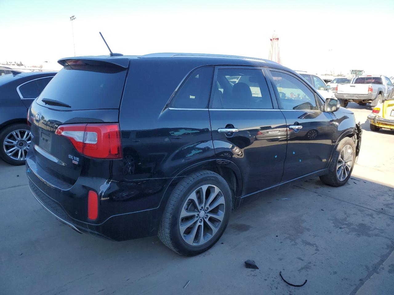 2014 KIA Sorento VIN 5XYKW4A72EG512466 Copart auction photo, side / front end damage thumbnail 3