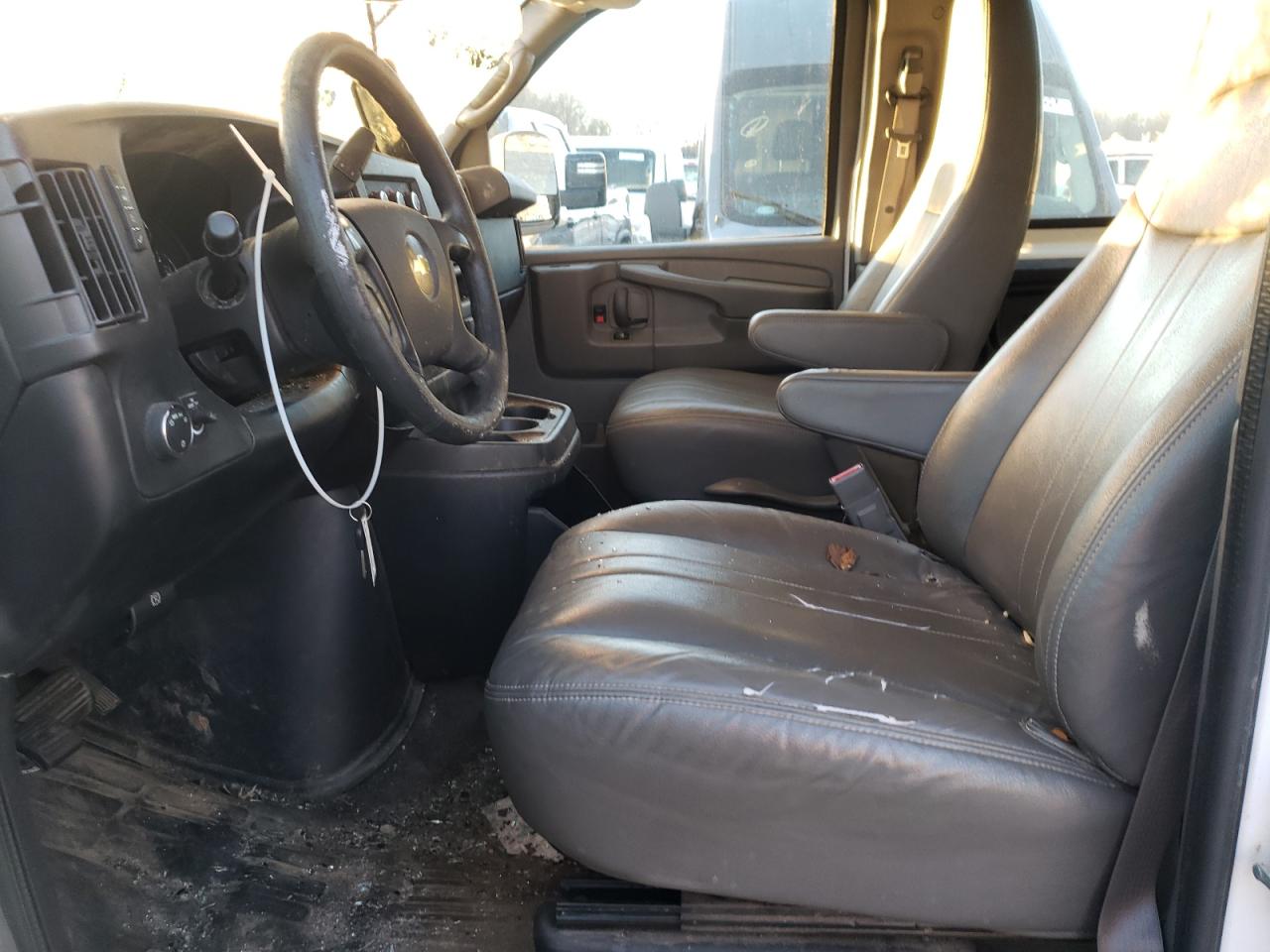 2015 Chevrolet Express VIN 1GCWGGCF1F1111898 Copart auction photo, top/roof damage thumbnail 7