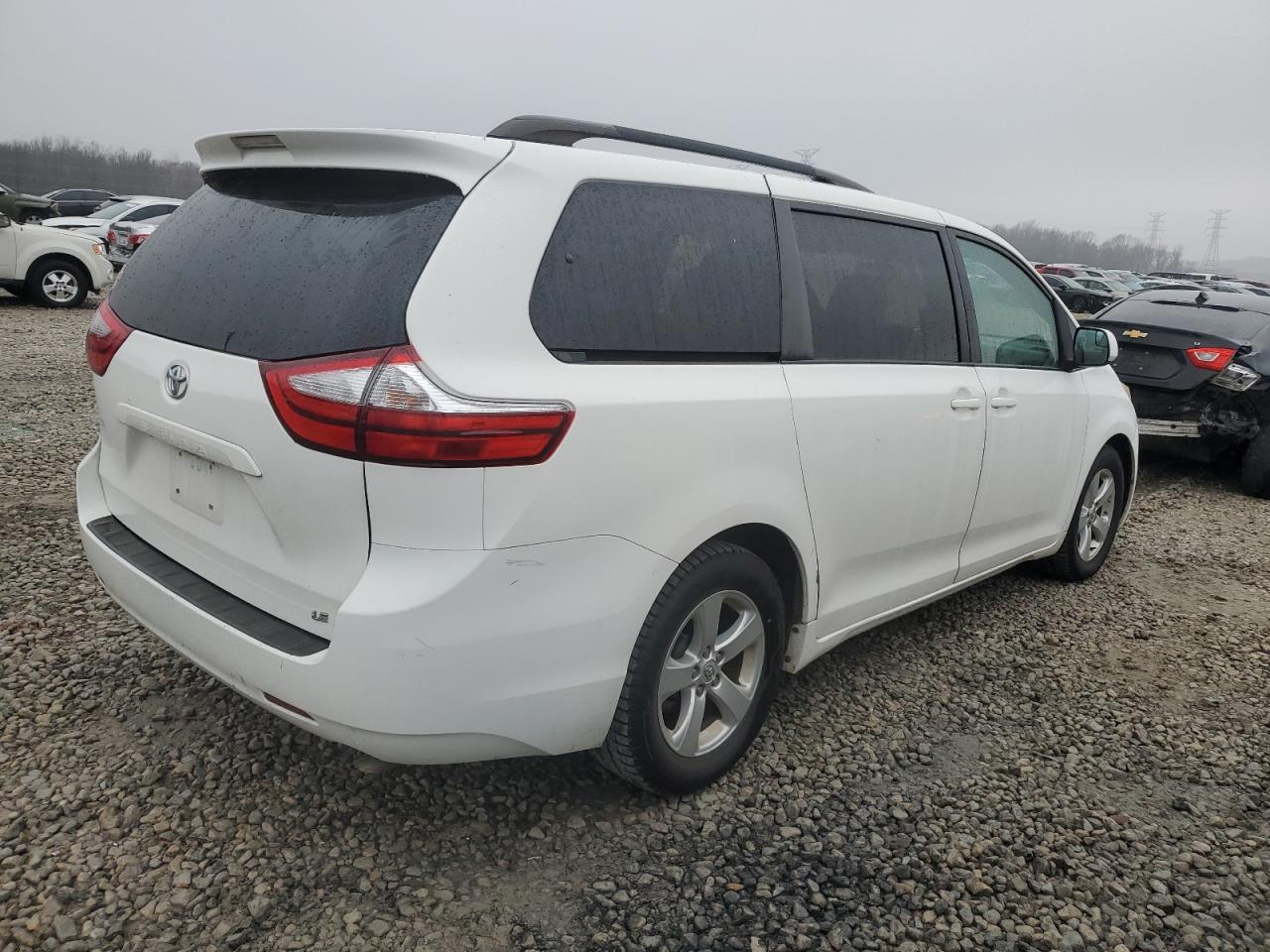 2015 Toyota Sienna VIN 5TDKK3DC1FS621200 Copart auction photo, side / minor dent/scratches damage thumbnail 3