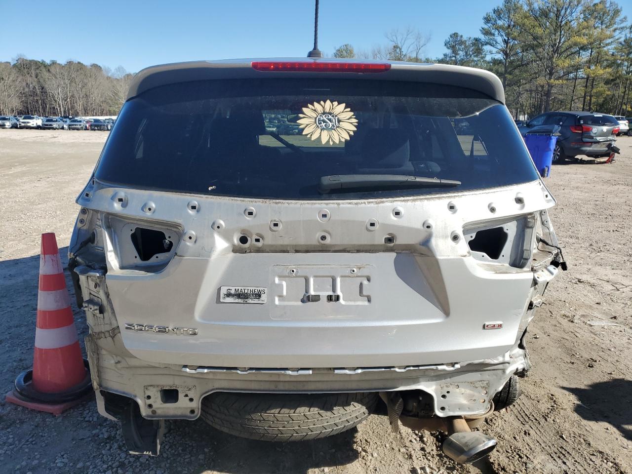 2019 KIA Sorento VIN 5XYPG4A39KG569663 Copart auction photo, all over damage thumbnail 5