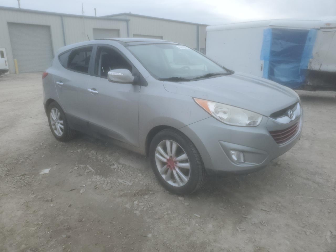 2011 Hyundai Tucson VIN KM8JU3AC3BU312193 Copart auction photo, vandalism / mechanical damage thumbnail 4