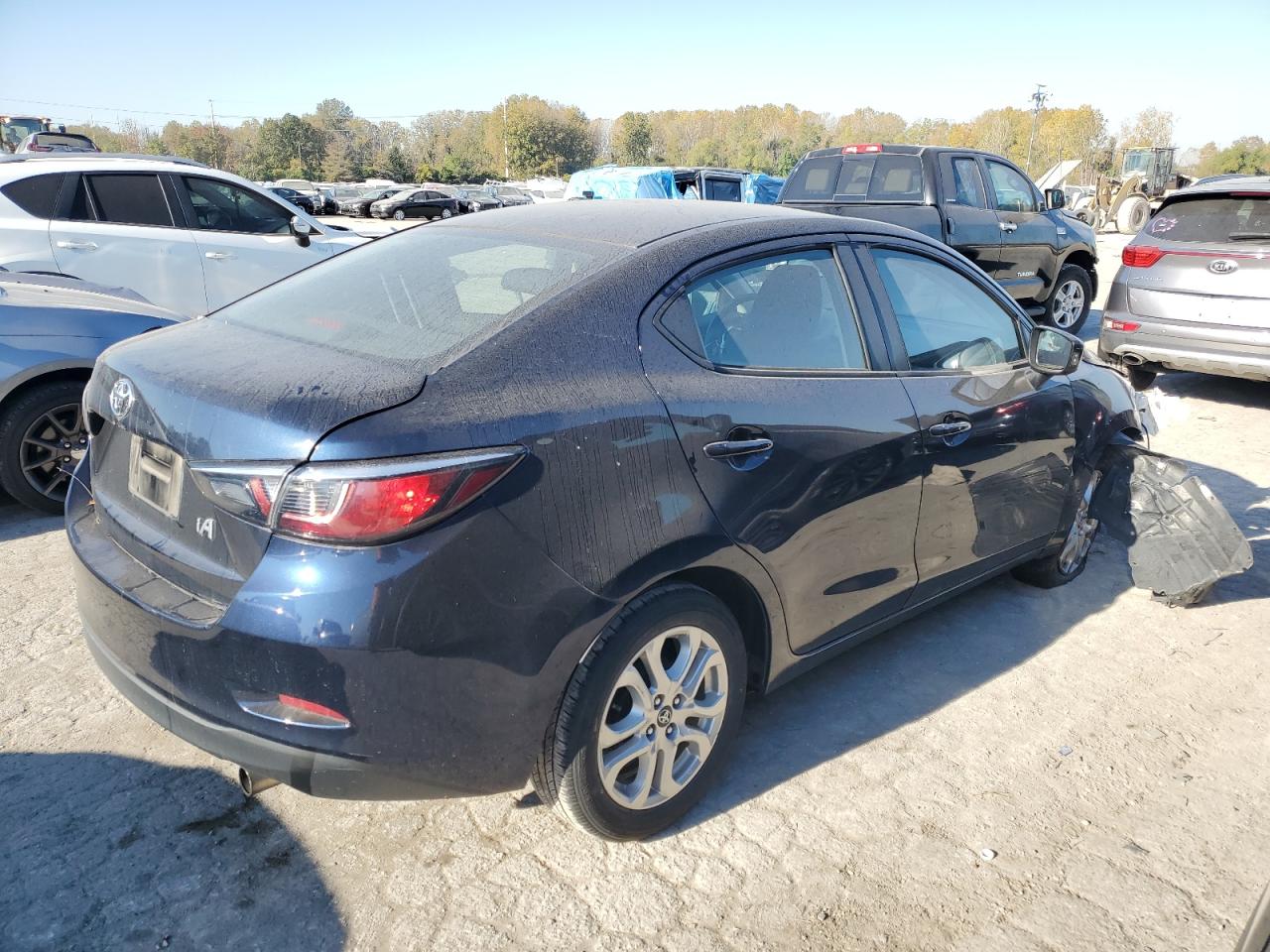 2018 Toyota Yaris VIN 3MYDLBYV2JY331109 Copart auction photo, front end damage thumbnail 3