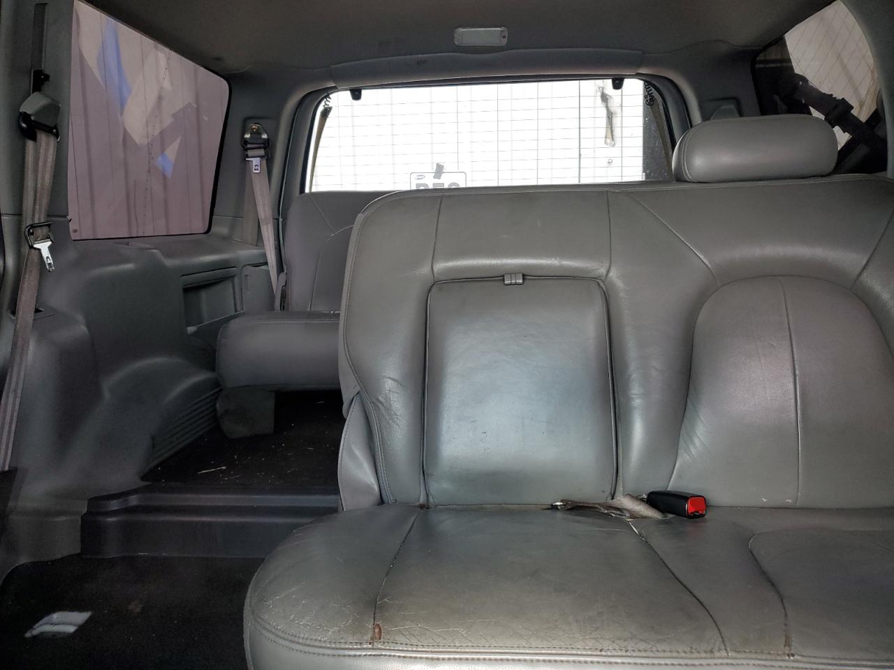2000 Ford Expedition VIN 1FMRU1662YLB35757 Copart auction photo, front end damage thumbnail 10