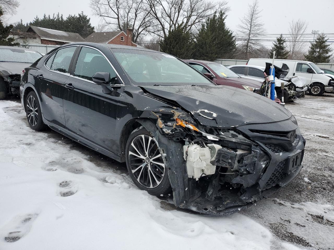 2018 Toyota Camry VIN 4T1B11HK7JU581469 Copart auction photo, front end / minor dent/scratches damage thumbnail 4