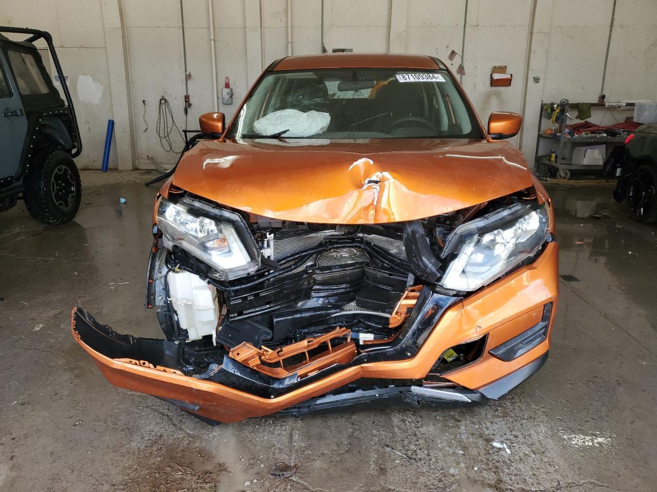 2017 Nissan Rogue VIN 5N1AT2MT0HC733506 Copart auction photo, front end / minor dent/scratches damage thumbnail 5