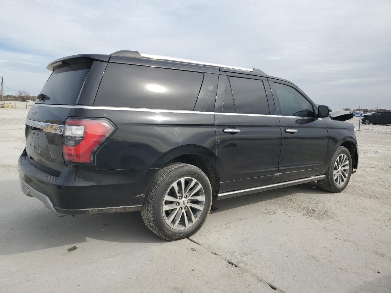 2018 Ford Expedition VIN 1FMJK1KT3JEA33926 Copart auction photo, front end / minor dent/scratches damage thumbnail 3