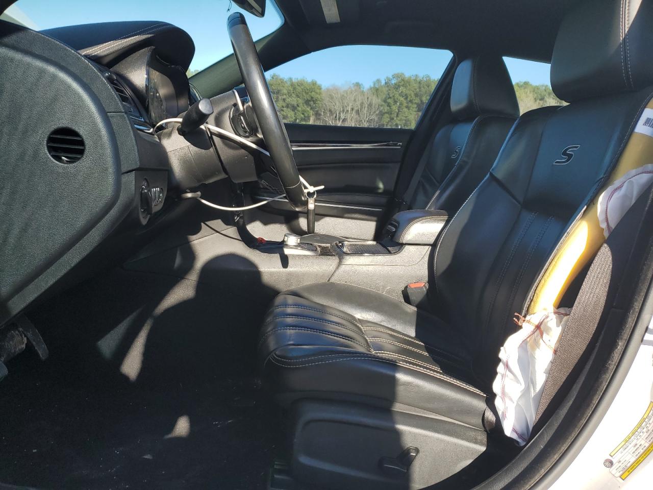 2019 Chrysler 300 VIN 2C3CCABG3KH639836 Copart auction photo, side / front end damage thumbnail 7