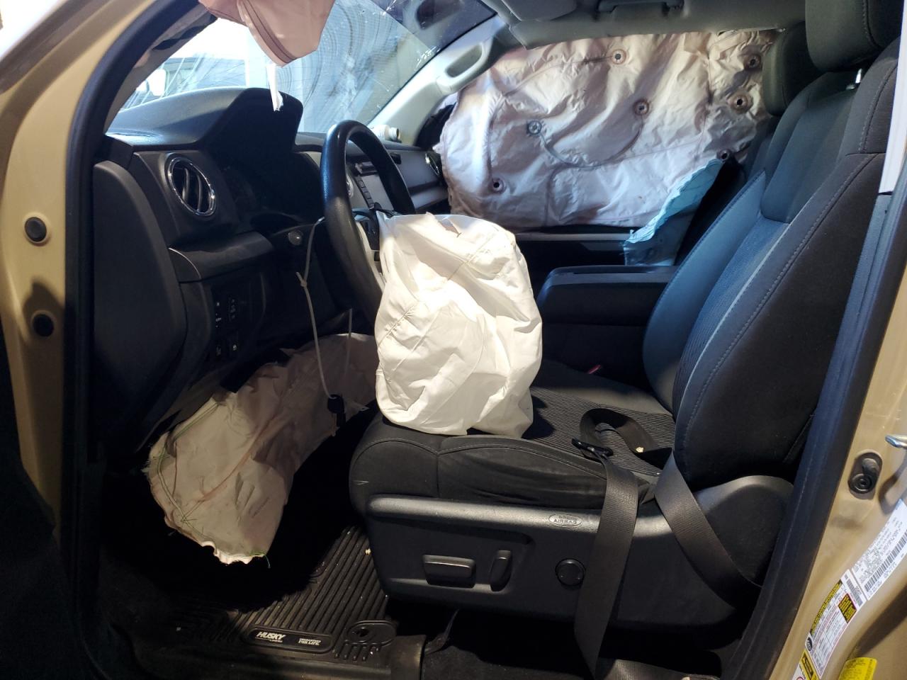 2017 Toyota Tundra VIN 5TFDW5F10HX631637 Copart auction photo, all over / minor dent/scratches damage thumbnail 7