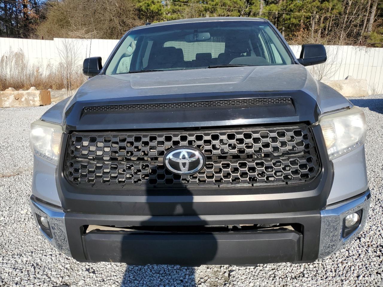 2015 Toyota Tundra VIN 5TFEY5F14FX176755 Copart auction photo, minor dent/scratches damage thumbnail 5